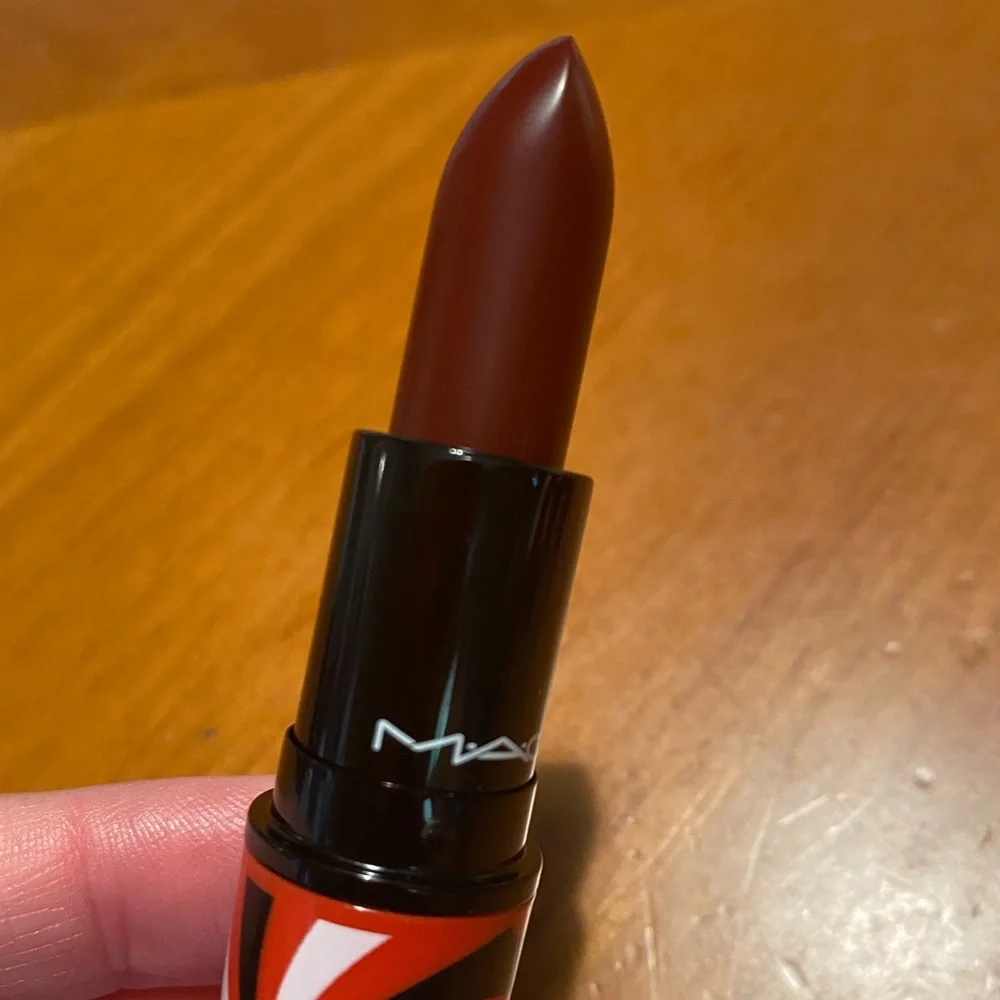 MAC Matte Lipstick Magic Charmer